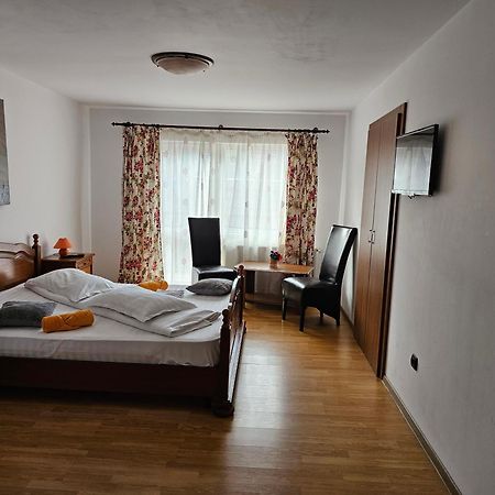Pensiunea Kyfana Zarnesti Exterior foto