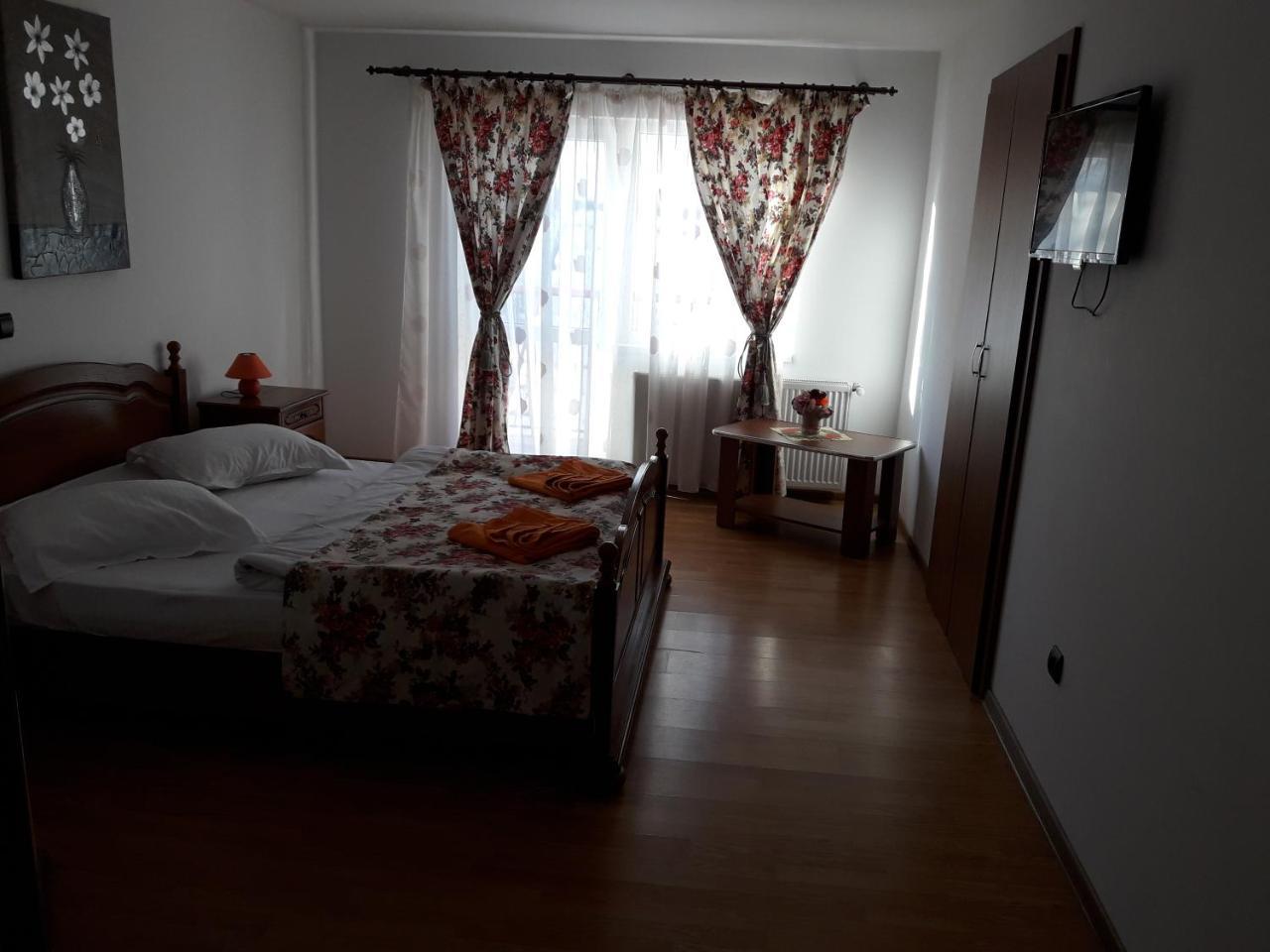 Pensiunea Kyfana Zarnesti Exterior foto